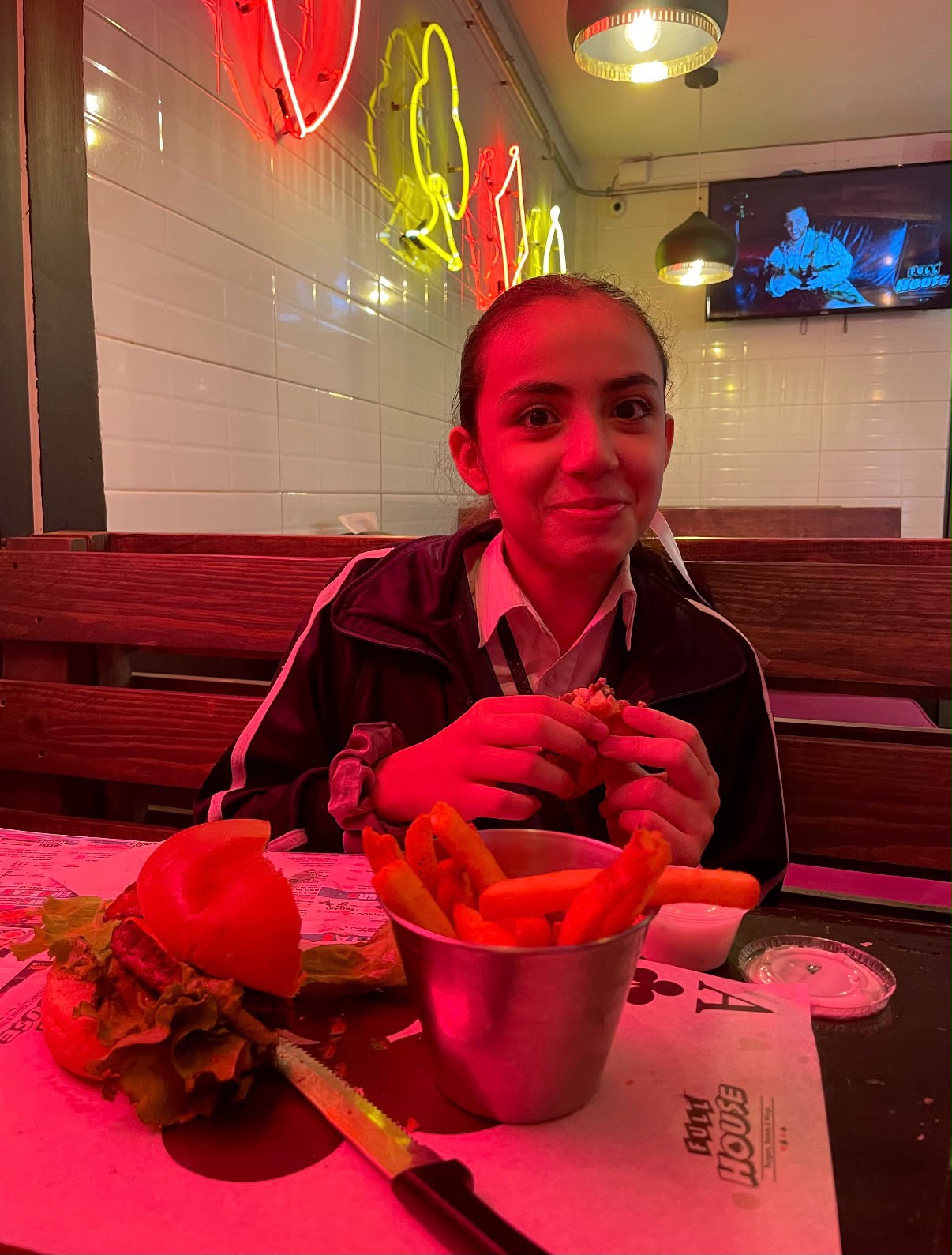 Elsa en un restaurante
