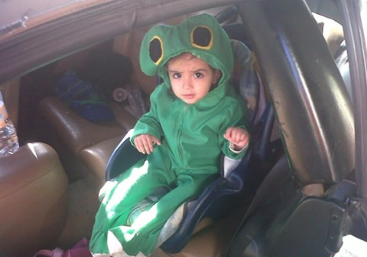 Elsa de pequeña con disfraz verde